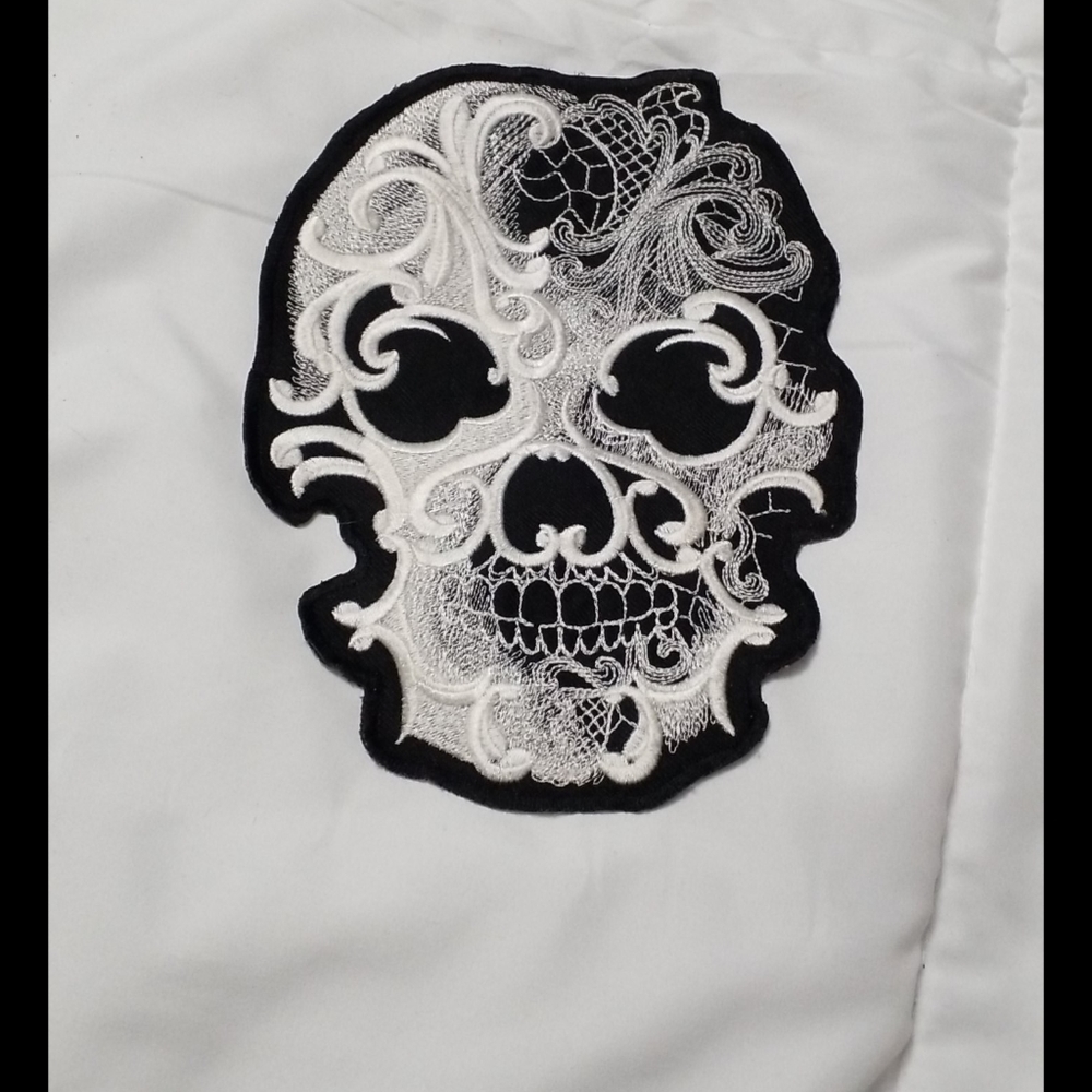 Baroque iron/sew on skull patch